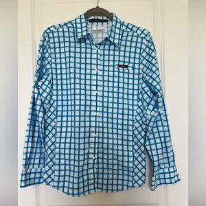 Columbia women’s  white Blue plaid omni shade Button-Down Shirt M